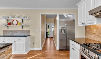 65 Serpentine Dr, Bayville, NJ 08721