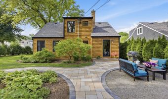 607 E Frederick St, Arlington Heights, IL 60004