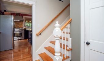 7 Boulevard E, Middletown, RI 02842
