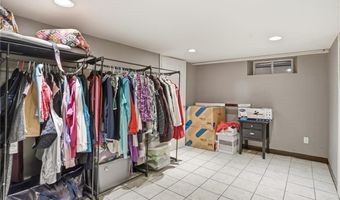 514 Killingly St, Johnston, RI 02919