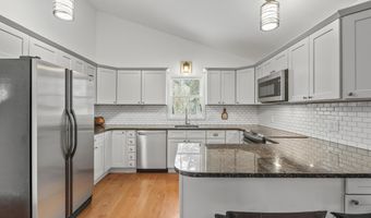 2050 Chalmers Dr, Ann Arbor, MI 48104