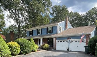 8 Winterberry Dr, Coventry, RI 02816