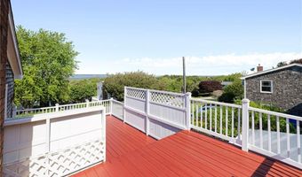 23 Algonquin Dr, Middletown, RI 02842