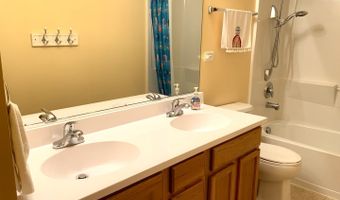 1056 Deertrail Ct, Antioch, IL 60002