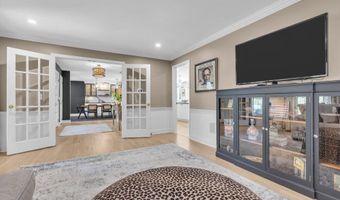 14 Bunker Hill Dr, Middletown, NJ 07748