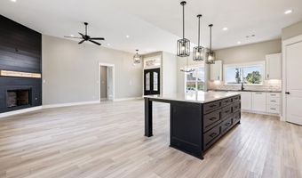 6048 Majestic Waters Dr, Benton, AR 72019
