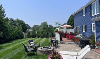 34 Brooks Farm Dr, Bristol, RI 02809