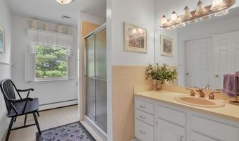 1 E Gate Rd, Danbury, CT 06811