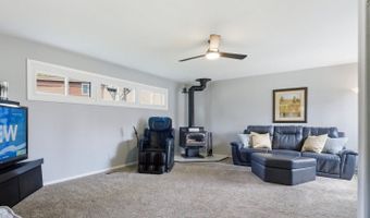 237 N Pioneer Dr, Addison, IL 60101