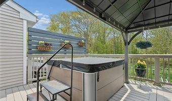 20 Oak Hill Dr, Exeter, RI 02822