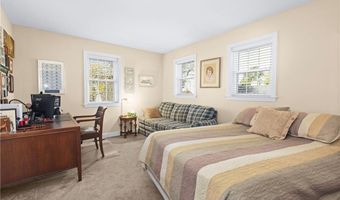 119 Corey Ln, Middletown, RI 02842