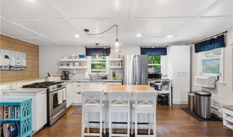 44 Highbank Ave, North Kingstown, RI 02852