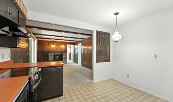 405 Hilltop Dr, Angola, IN 46703