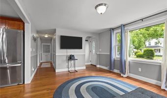 83 Bateman Ave, Cranston, RI 02920