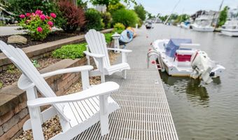 18 South Plz, Amity Harbor, NY 11701