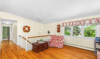 82 Hope Rd, Cranston, RI 02921