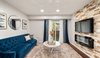 3309 WYNDHAM Cir 1180, Alexandria, VA 22302