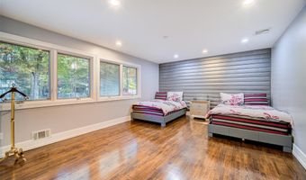 4 Ayr Ct, Airmont, NY 10901