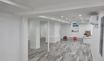 38 Bellevue Ave W, Newport, RI 02840