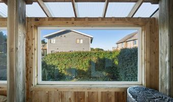 1240 NEWPORT Ave SW, Bandon, OR 97411