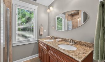 108 N Main St, Algonquin, IL 60102