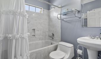 2303 Rue Maison, Biloxi, MS 39532