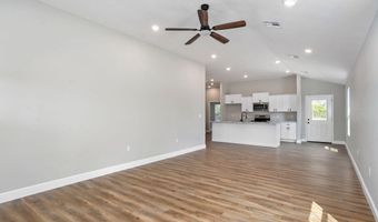 21 E Cofield St, Aurora, MO 65605