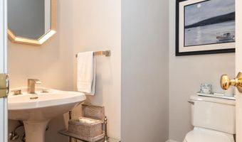 8809 SAUNDERS Ln, Bethesda, MD 20817