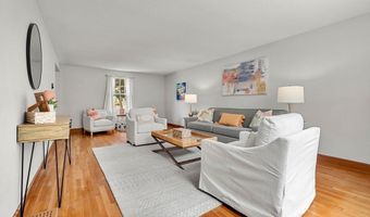 6 Lancaster Pl, Andover, MA 01810