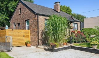 3618 SW 9th St, Des Moines, IA 50315