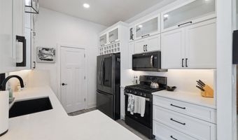 548 6th St NW, Altoona, IA 50009
