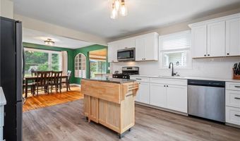 96 Dexter Rd, Scituate, RI 02857