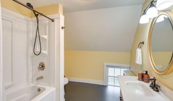 271 Essex St, Bangor, ME 04401