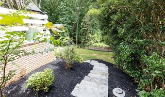 9360 Nesbit Lakes Dr, Alpharetta, GA 30022