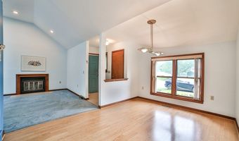 831 Robin Rd, Amherst, NY 14228