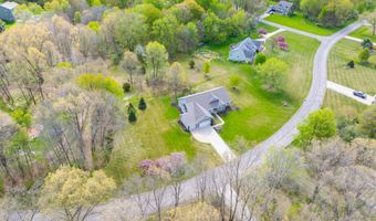 5730 Summerset Woods Dr, Alto, MI 49302