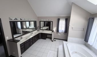 3621 Bunker Hill Dr, Algonquin, IL 60102