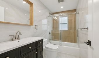 14 Redwood St, Bergenfield, NJ 07621