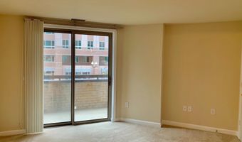 901 N MONROE St 203, Arlington, VA 22201