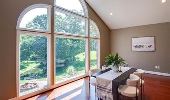 105 Lake Dr, Alton, IL 62002
