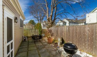 28 Extension St, Newport, RI 02840