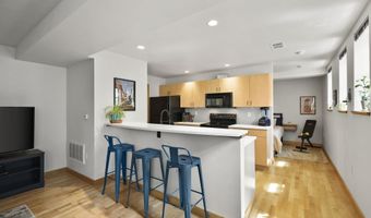 111 N Hamilton St 202, Madison, WI 53703
