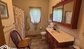 725 N E St, Albia, IA 52531