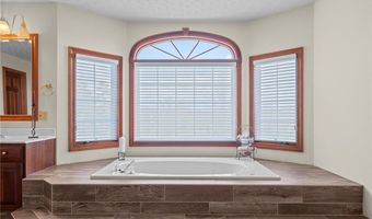 275 Camden Ln, Aurora, OH 44202