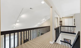 8004 SPLIT OAK Dr, Bethesda, MD 20817