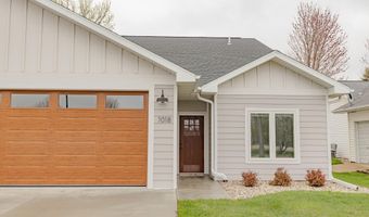 1018 Emerald Hills Dr, Arnolds Park, IA 51331