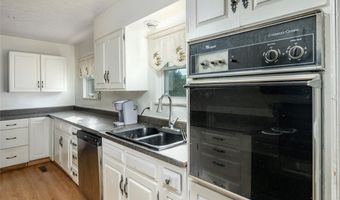 105 Lincoln Hts, Alum Creek, WV 25003
