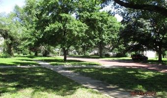 224 E Broadway Ave, Augusta, KS 67010