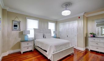 35 Pelham St A, Newport, RI 02840
