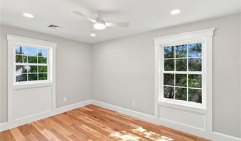 40 Congregational St, Bristol, RI 02809